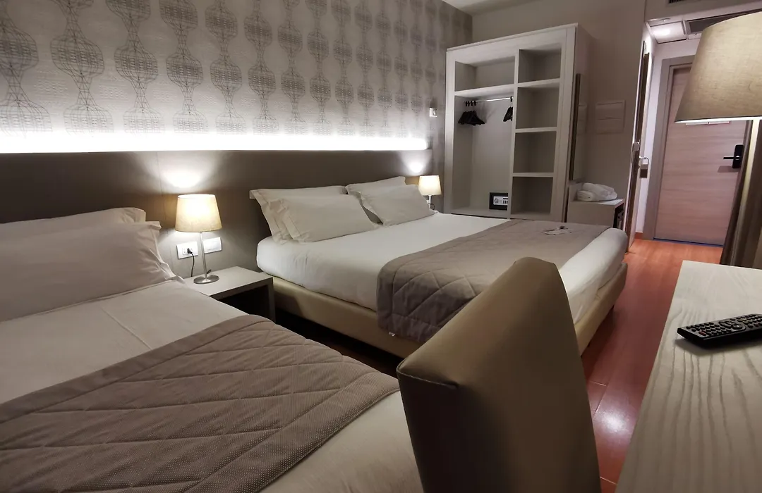 Hotel President-1