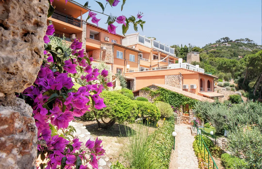 Boutique Hotel Torre Di Cala Piccola-1