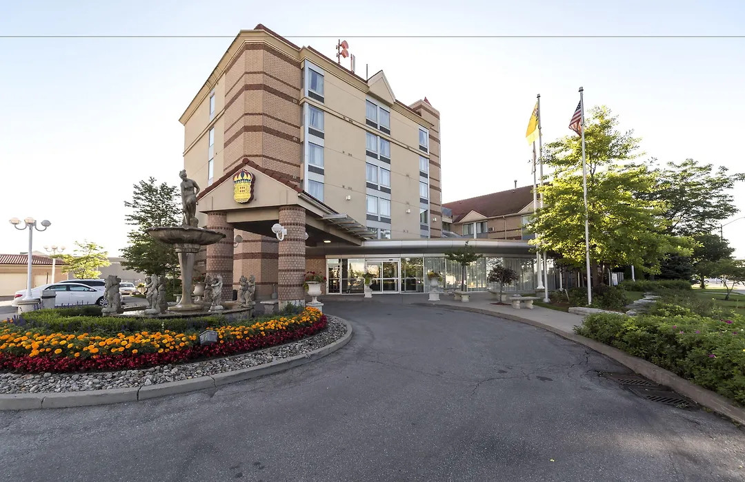 Monte Carlo Inn Airport Suites-1