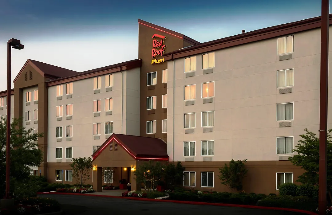 Red Roof Inn Plus Long Island - Garden City-1