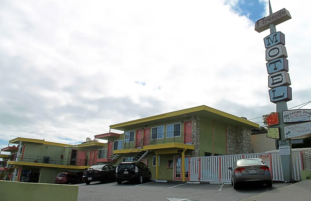Fireside Inn By The Beach Boardwalk & Bowling-1