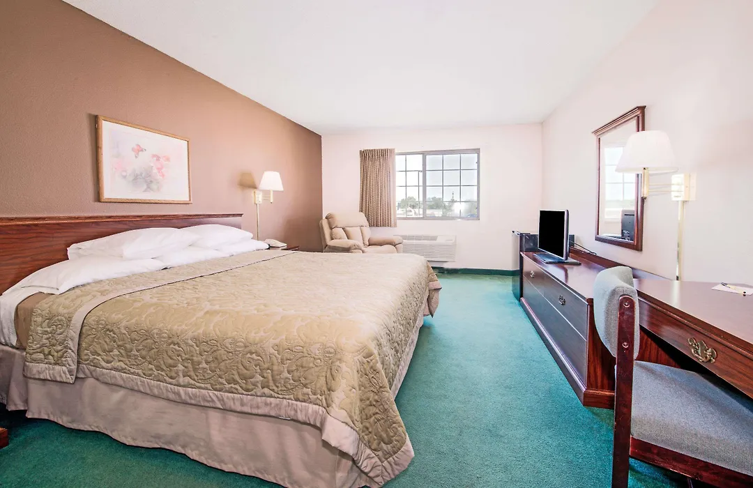 Super 8 By Wyndham Richmond-1
