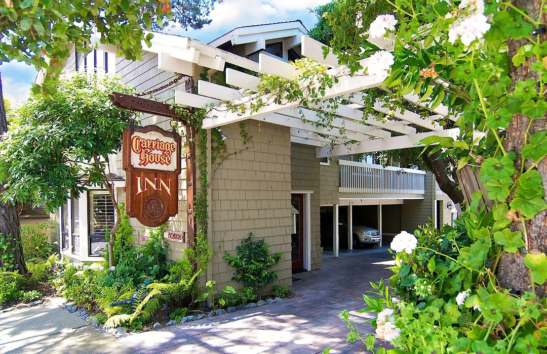 Carriage House Inn-1
