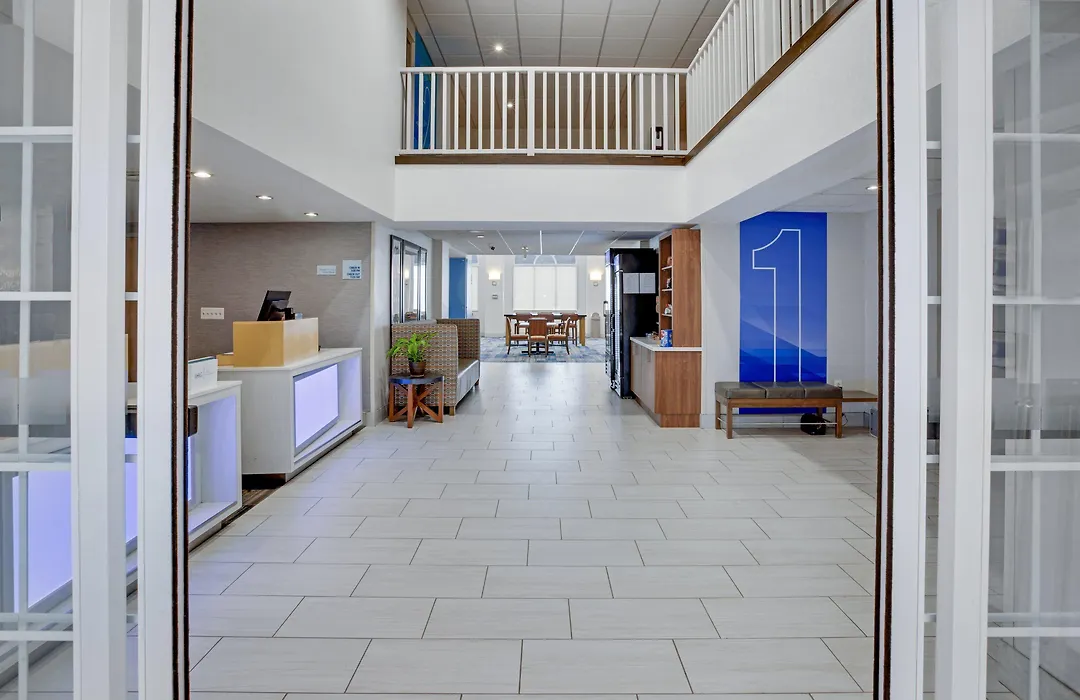 Holiday Inn Express Hotel & Suites Warrenton By Ihg-1
