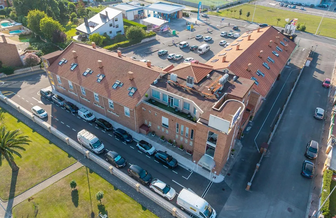 Chateau La Roca-1