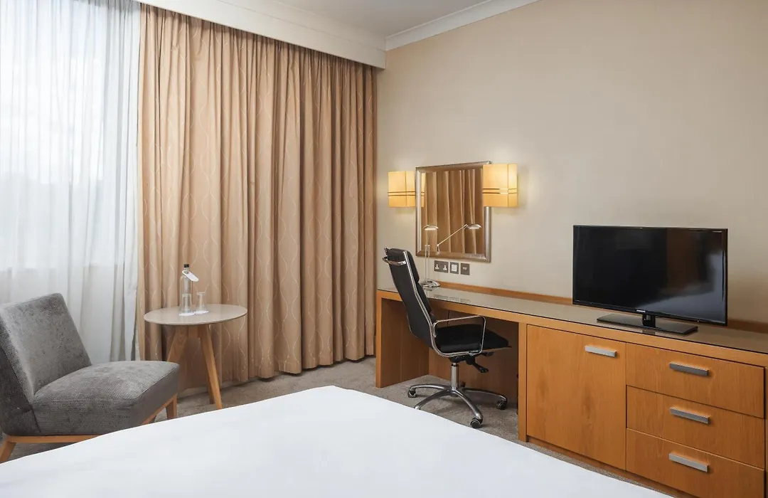 Crowne Plaza London Ealing By Ihg-1