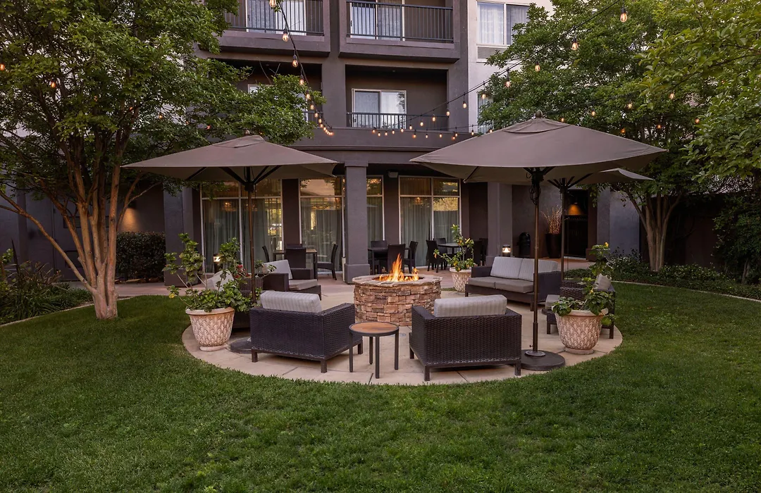 Courtyard Ventura Simi Valley-1