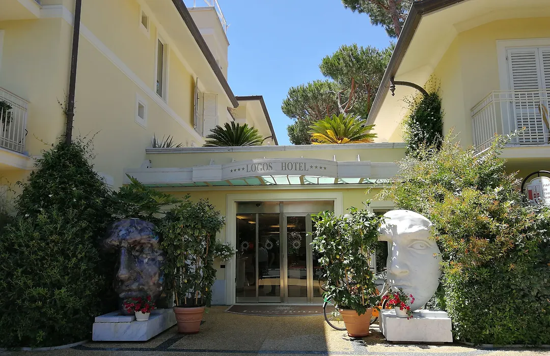 Jr Resort Logos Forte Dei Marmi-1