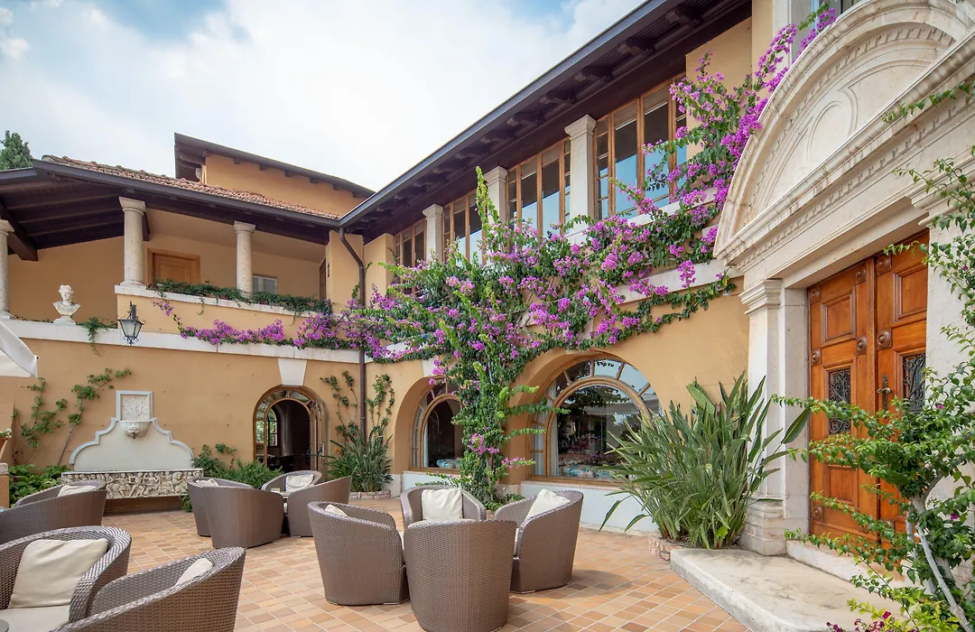 Hotel Villa Del Sogno-1