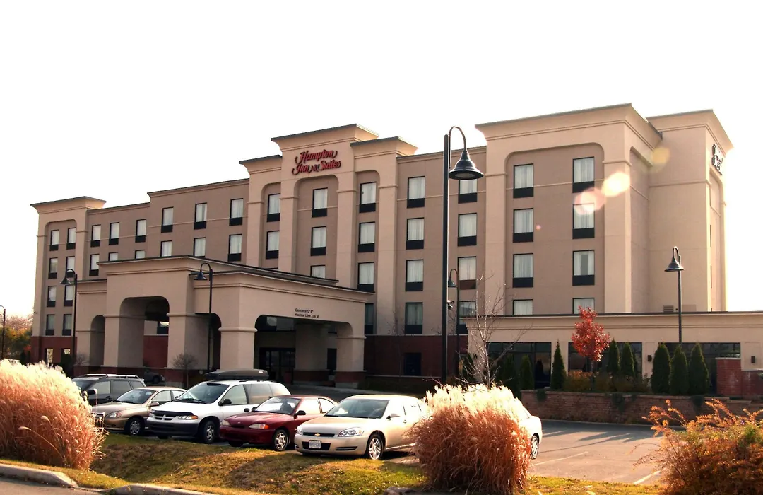 Hampton Inn & Suites Laval-1