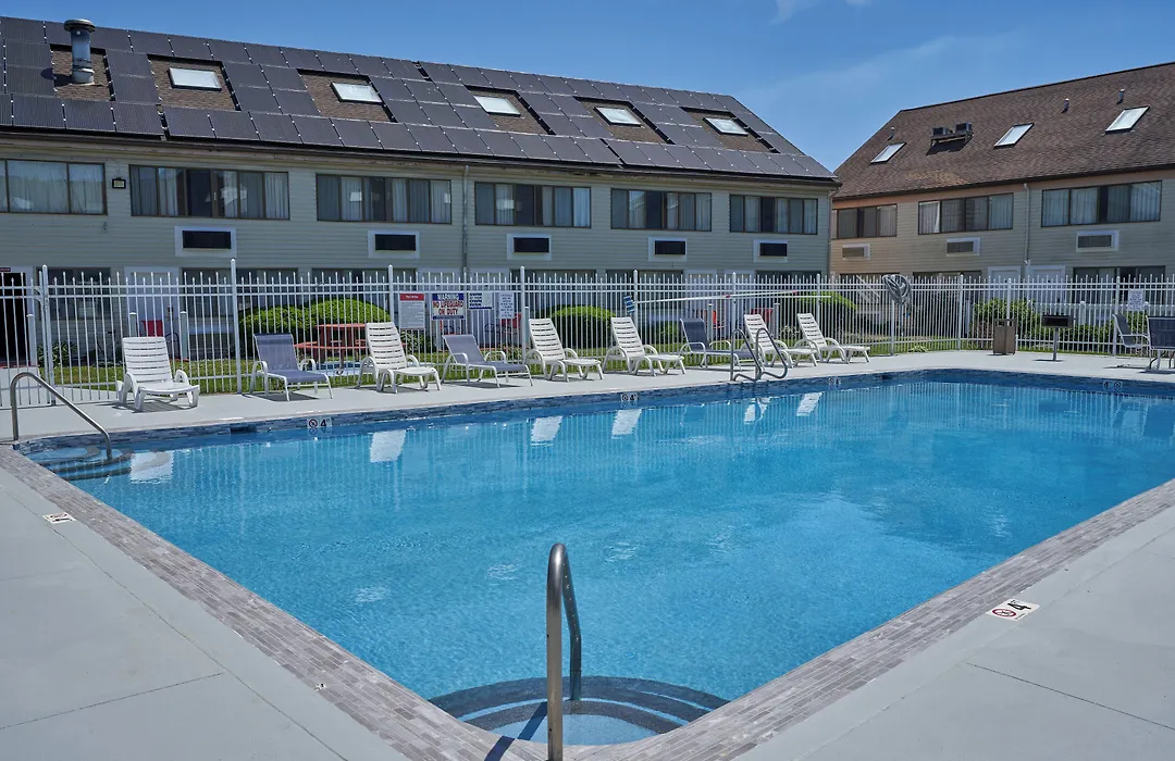 Admiralty Inn & Suites - A Red Collection Hotel-1
