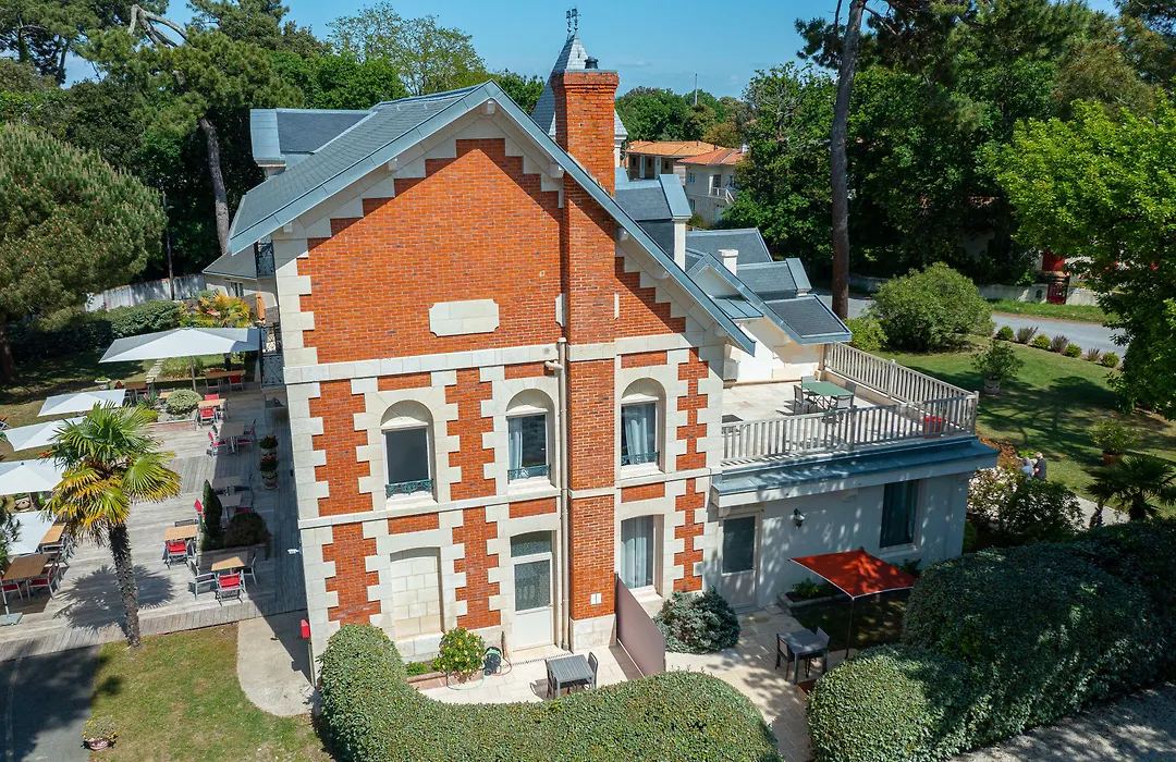 Hôtel The Originals Résidence de Rohan (EX RELAIS DU SILENCE)-1