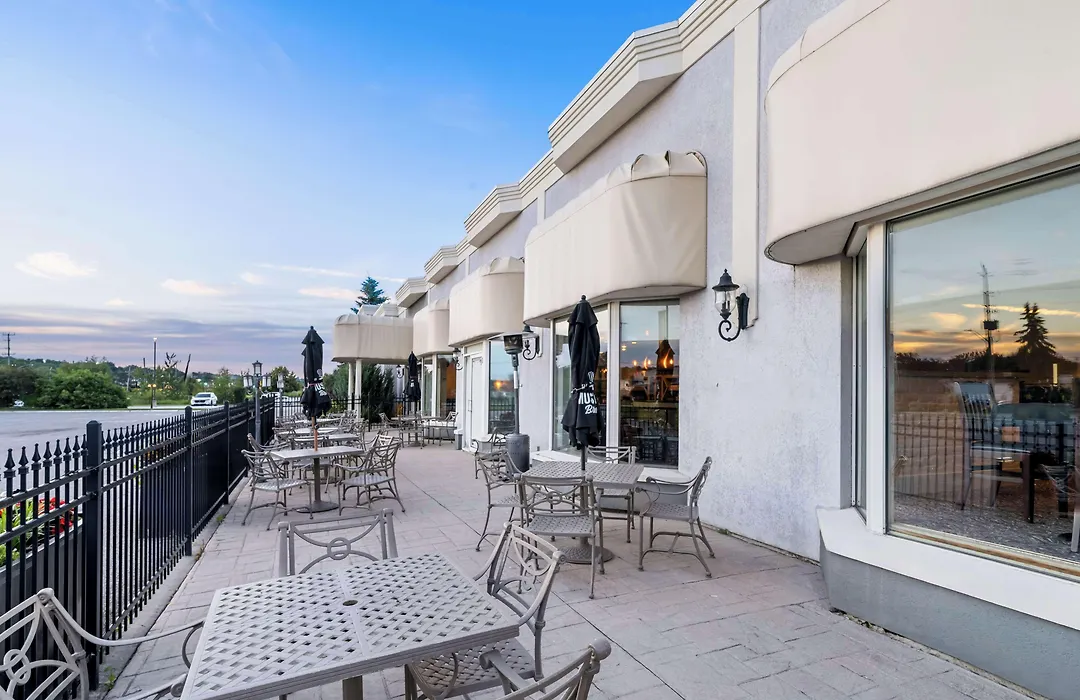 Best Western Plus Mariposa Inn & Conference Centre-1