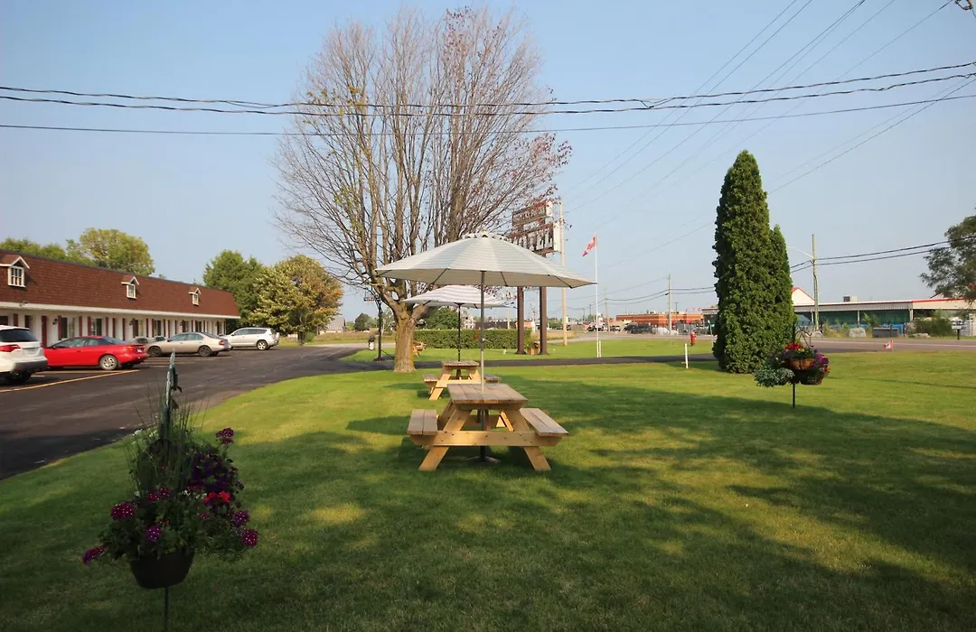 Country Squire Motel-1