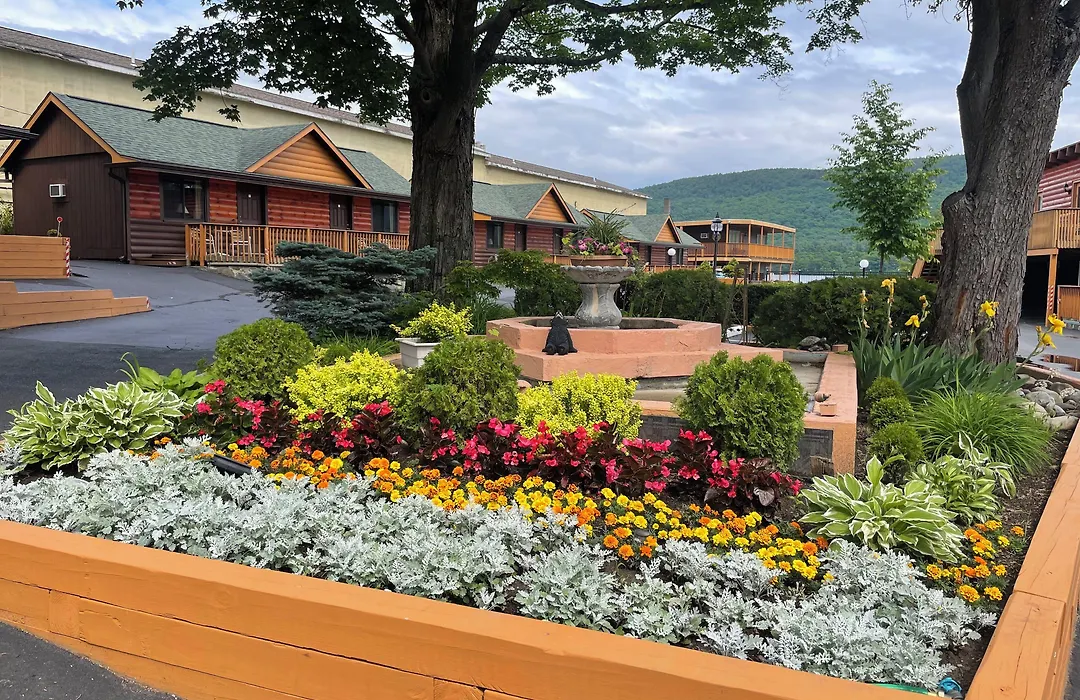 Lake Crest Inn-1