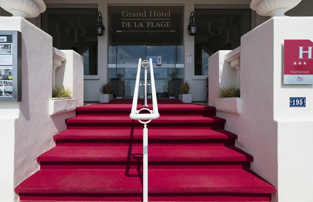 Cerise Royan - Le Grand Hotel De La Plage-1