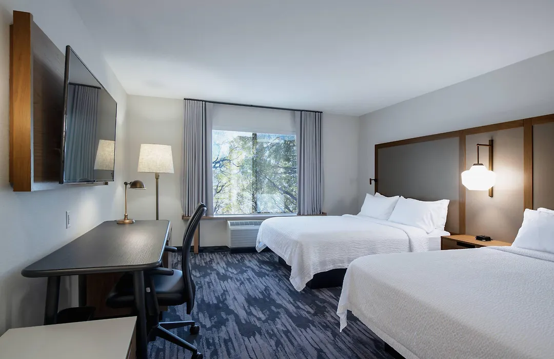 Fairfield Inn & Suites By Marriott Kelowna-1
