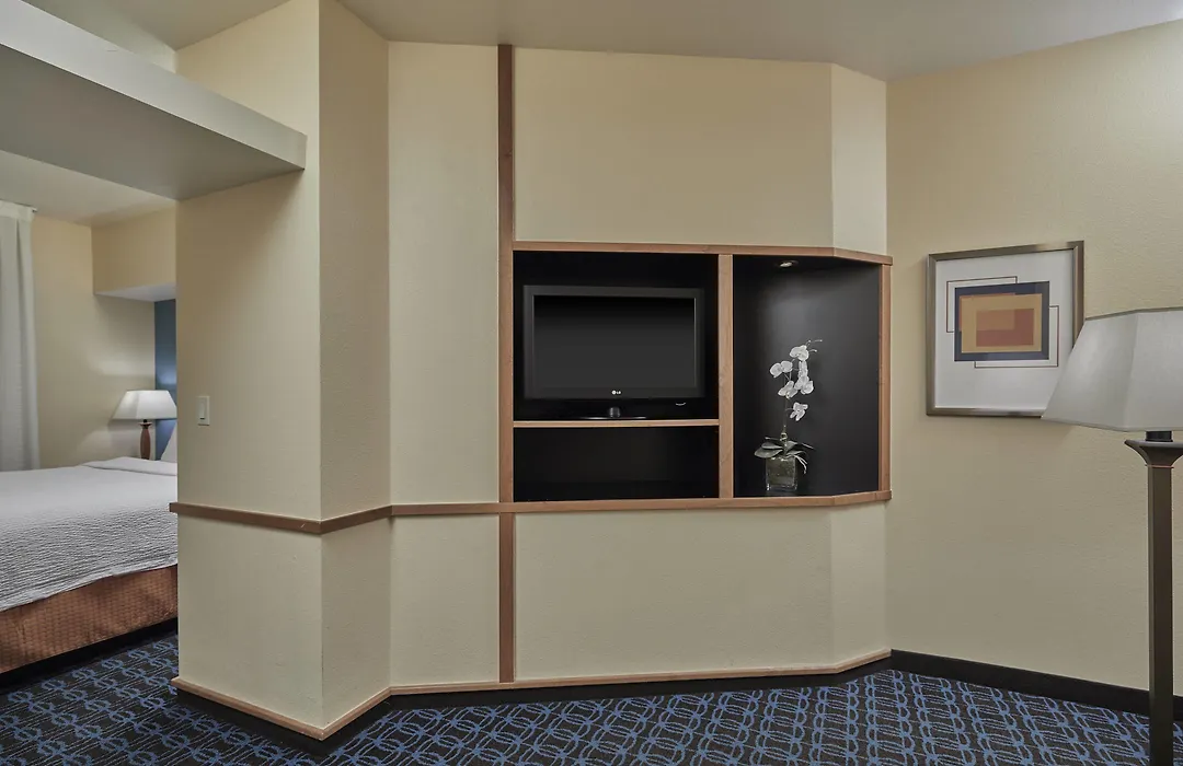 Fairfield Inn & Suites Burlington-1