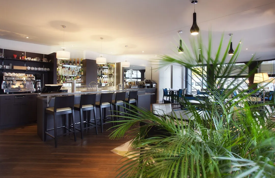 Hotel Le Berry Saint-Nazaire-1
