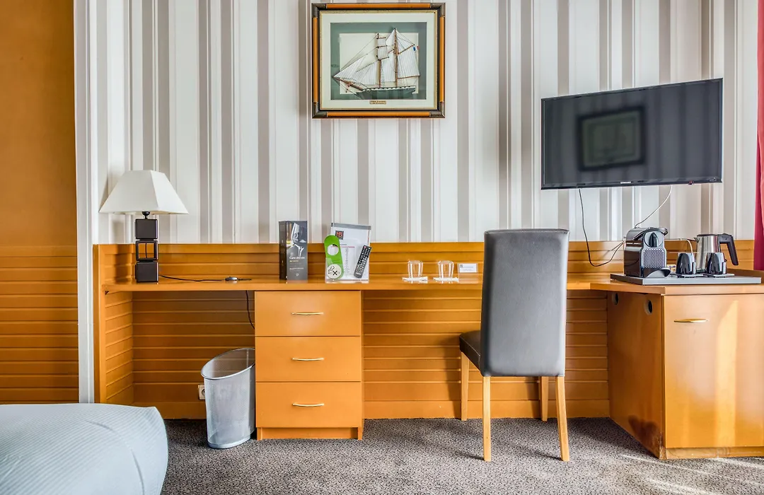 Hotel Le Berry Saint-Nazaire-1