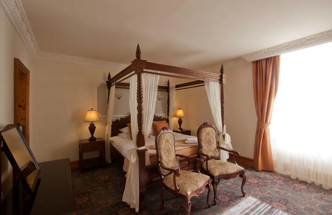 Duke Of Gordon Hotel-1