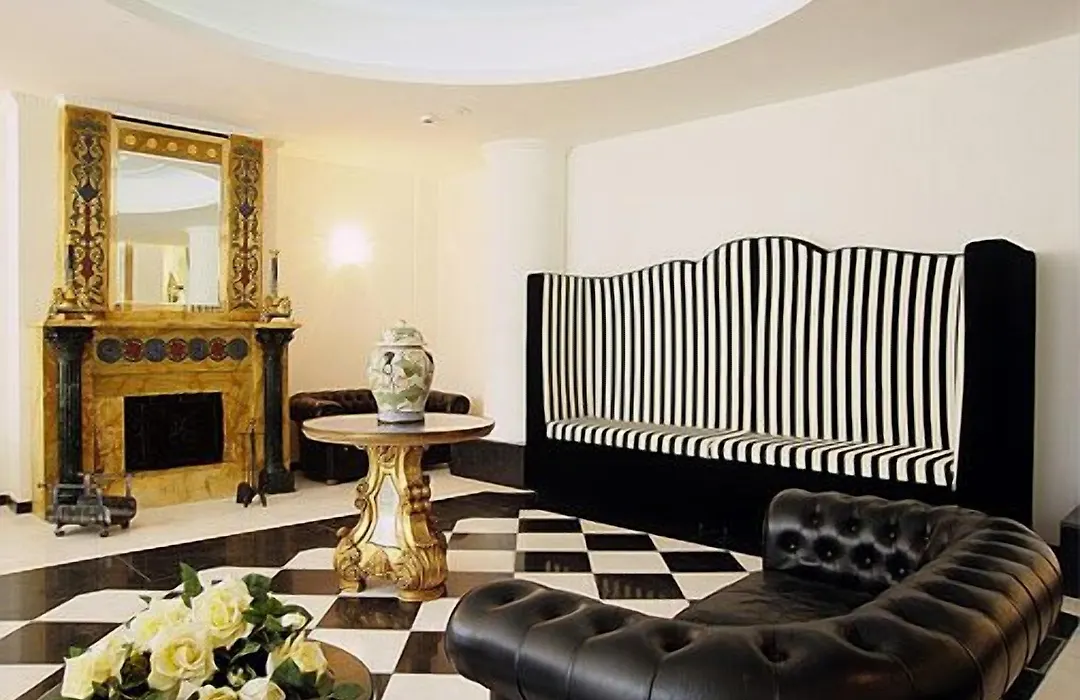 M Glamour Hotel-1