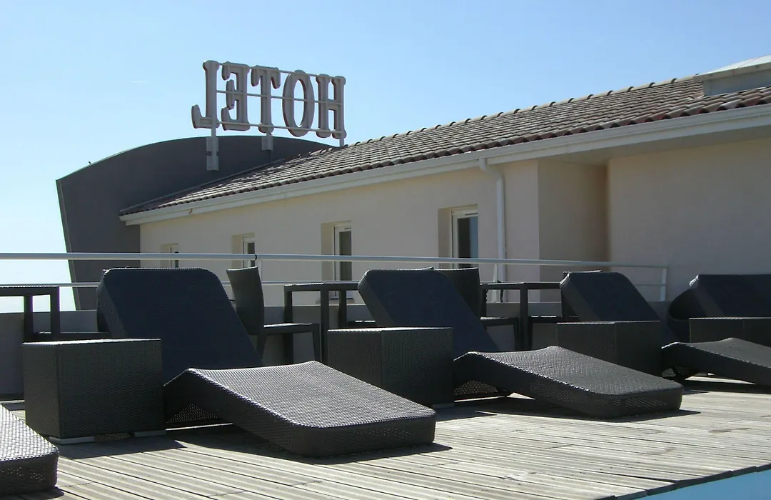 Hotel Grand Cap Rooftop Pool-1