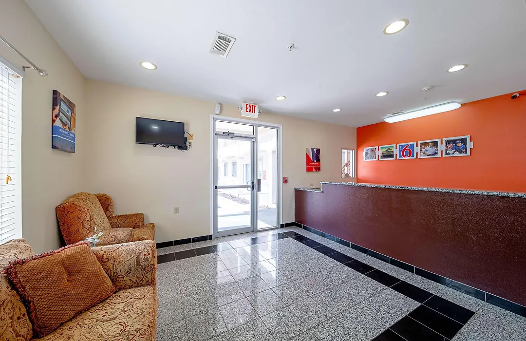 Motel 6-Rhome, Tx-1