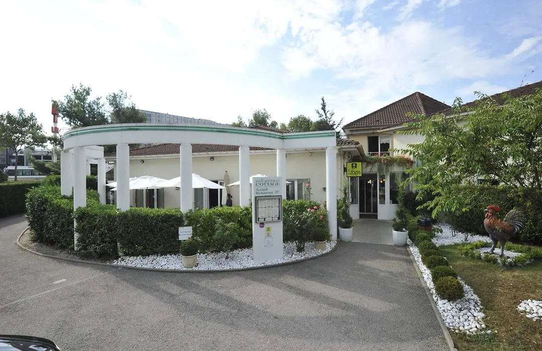 Logis Cottage Hotel-1