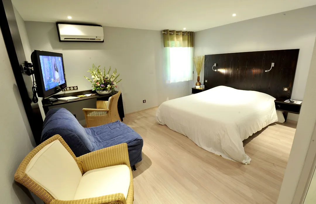 Logis Cottage Hotel-1