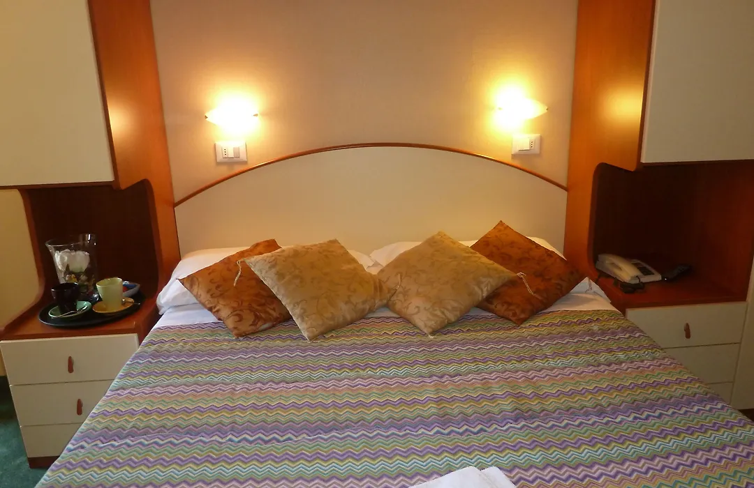 Hotel Crosal-1