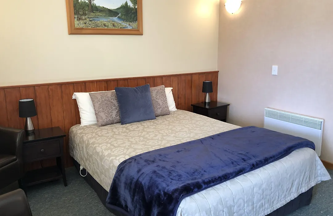 Te Anau Manapouri Lake Hotel-1