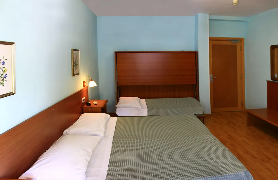 Hotel Daisy-1