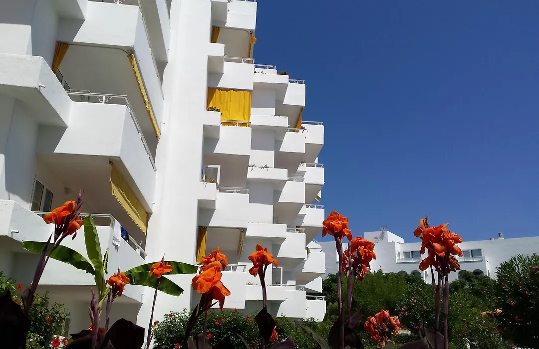 Hamilton Court-1
