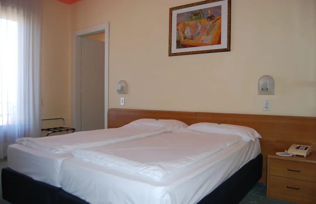 Hotel Diana-1