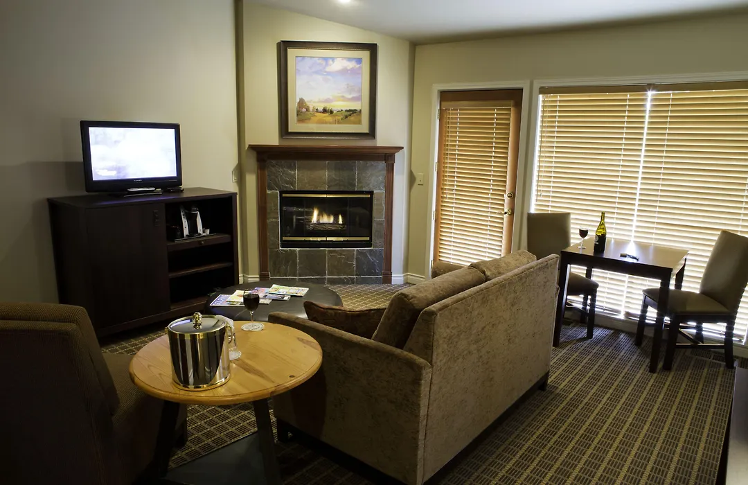 Pine Ridge Inn-1