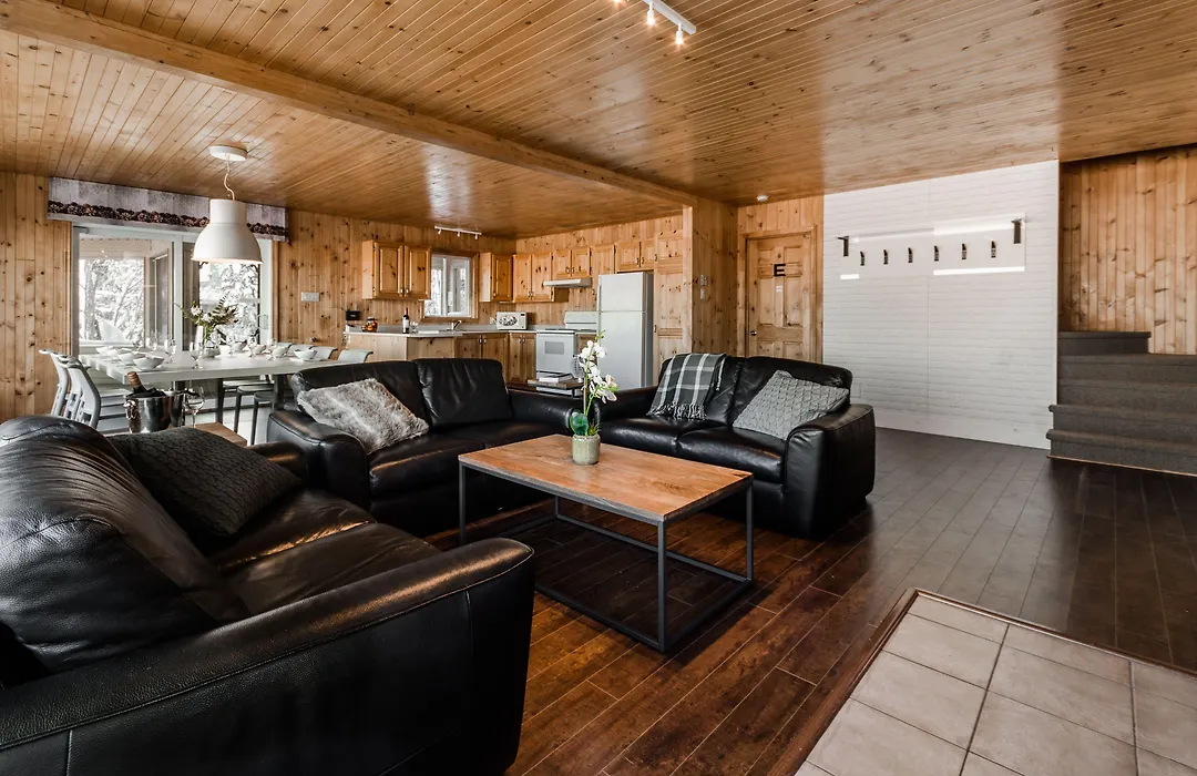 Auberge Du Lac-A-L'Eau-Claire-1
