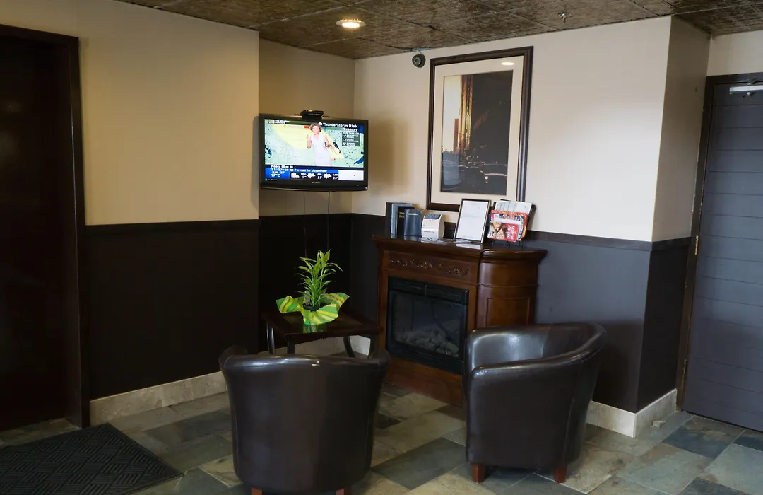 Econo Lodge Lloydminster-1