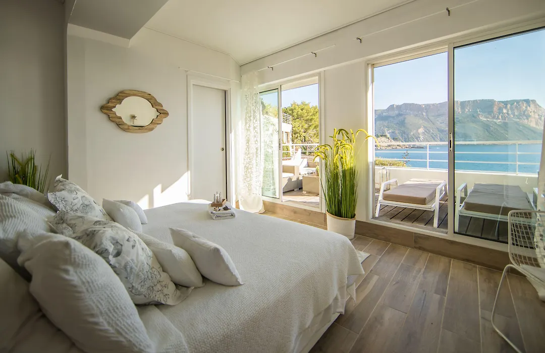 Hotel De La Plage - Mahogany-1