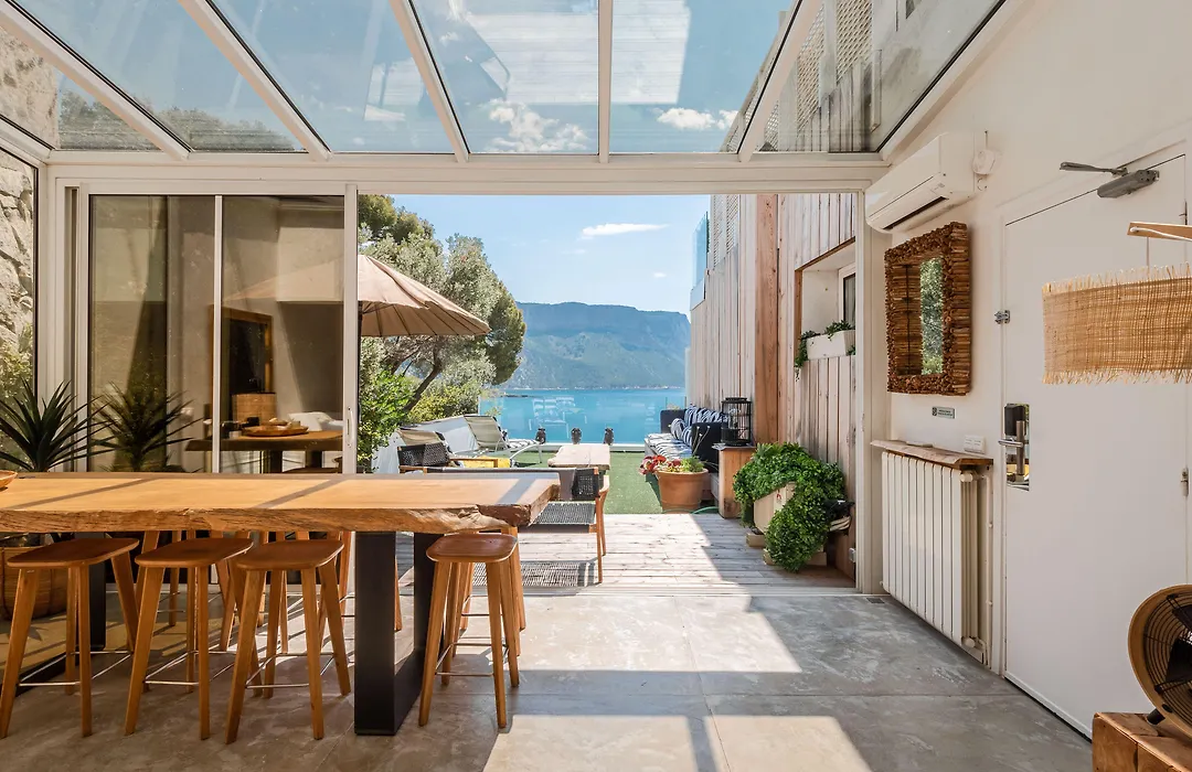Hotel De La Plage - Mahogany-1