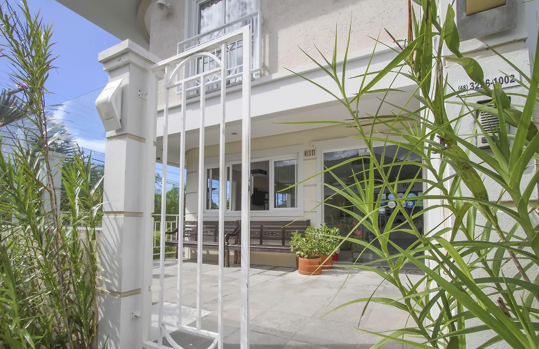 Hotel Hola-1