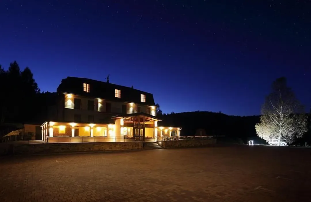 Hotel Ostrov-1