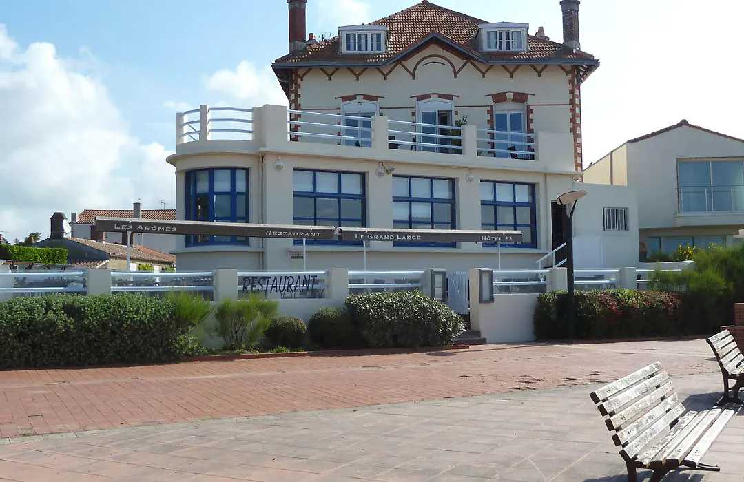 Hotel De Charme & Spa Villa Cosare Sur La Promenade Bord De Plage 20M De La Mer-1