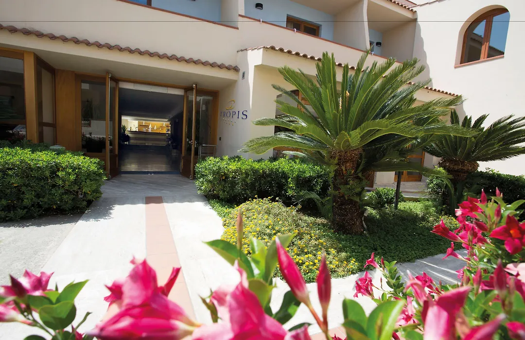 Tropis Hotel-1