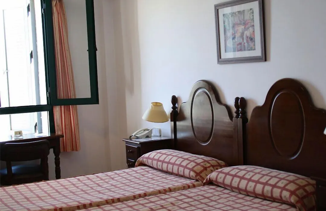 Hotel Tugasa Arco De La Villa-1