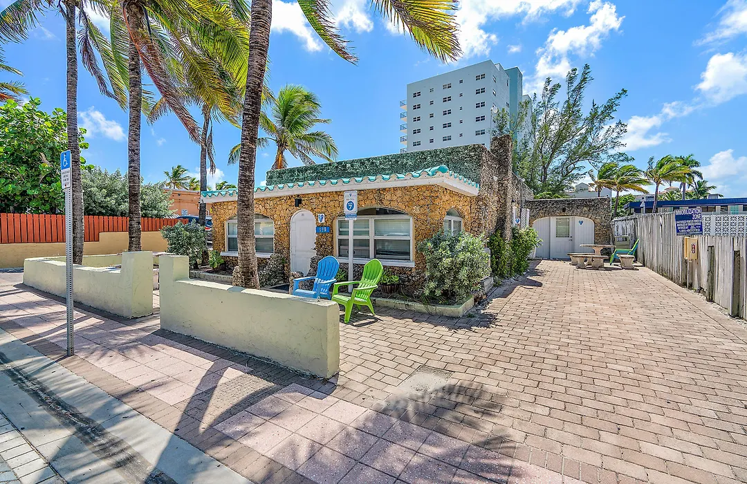 Hollywood Beachside Boutique Suite-1