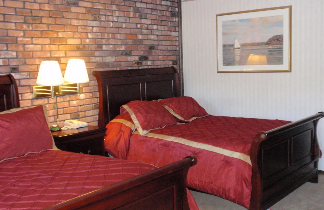 Chalet Inn & Suites-1