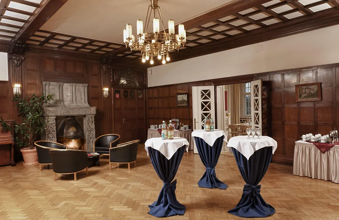 Hotel Schloss Schweinsburg-1
