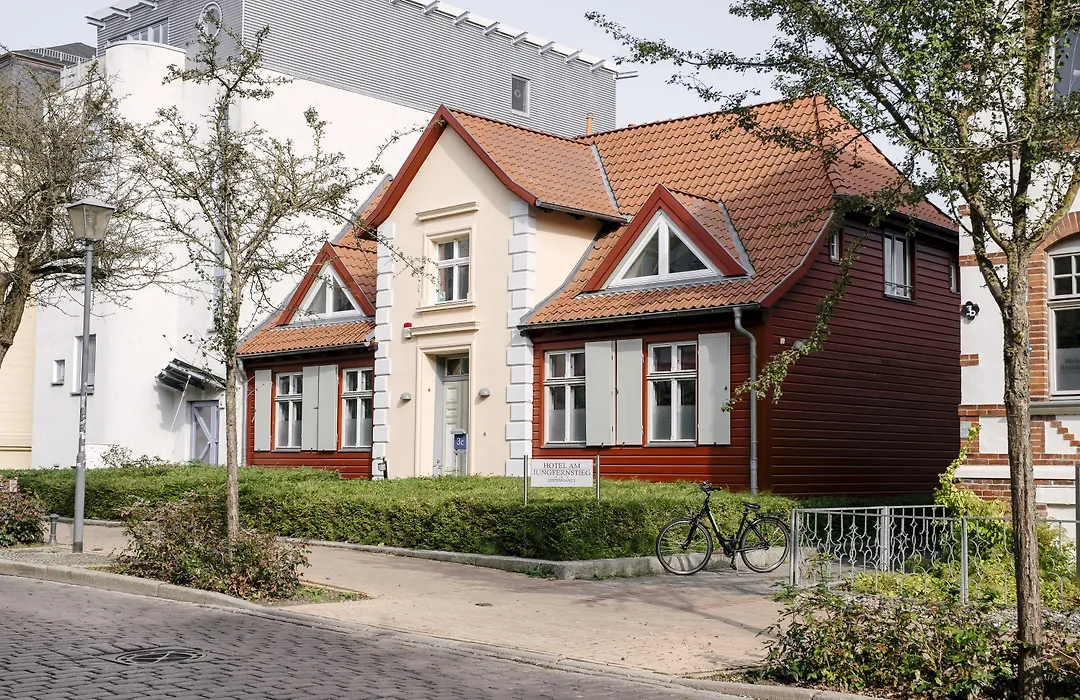Hotel am Jungfernstieg-1