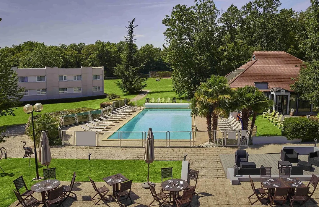 Novotel Fontainebleau Ury-1